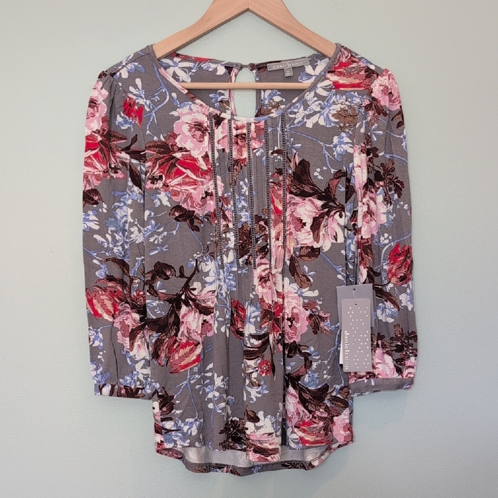 NewDaniel Rainn Floral Gray Women's Top